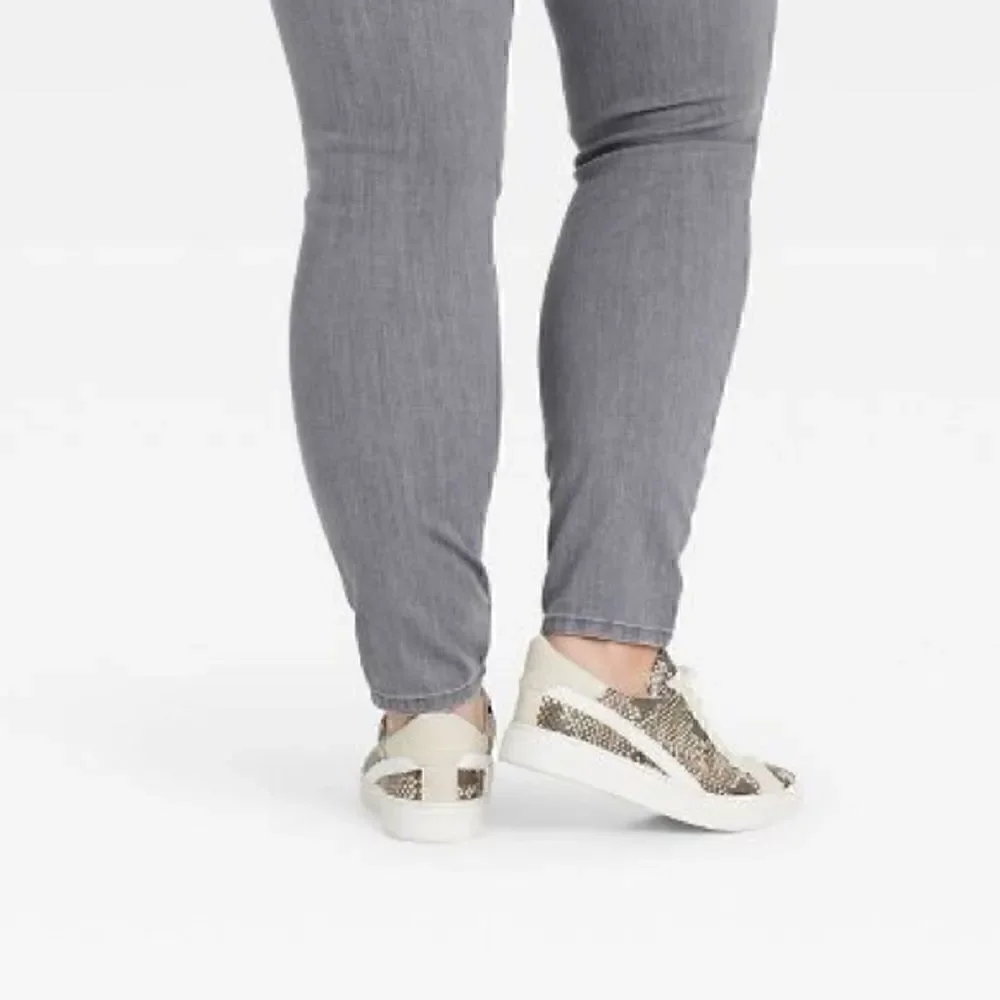 Women's Brittin Sneakers - Universal Thread